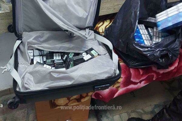 Prinsă la vamă cu 930 de pachete de țigări netimbrate