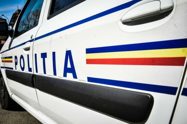 O șoferiță din Zvoriștea, amendată pentru că a pus în pericol 4 minori!