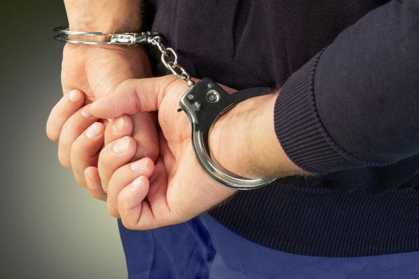 Mandat pus în executare de polițiști 