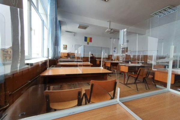 Un an de când s-au închis școlile din cauza pandemiei! Aproape un milion de copii din mediul rural se află în fața unui moment critic