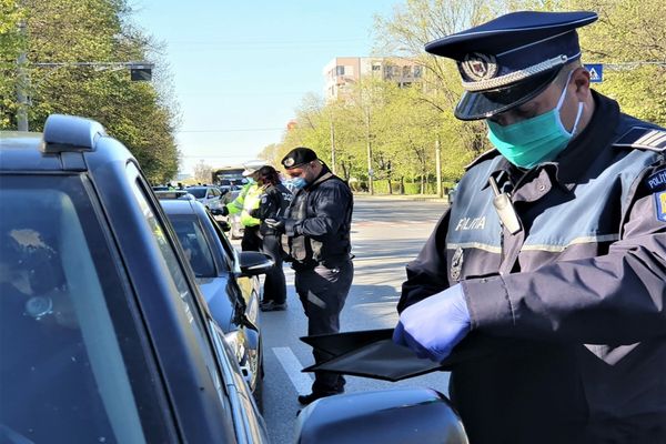 Amenzi de peste 8.400 lei aplicate de poliţişti