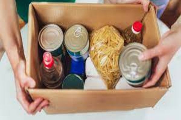 Peste 60.000 de pachete cu alimente au fost distribuite persoanelor defavorizate 