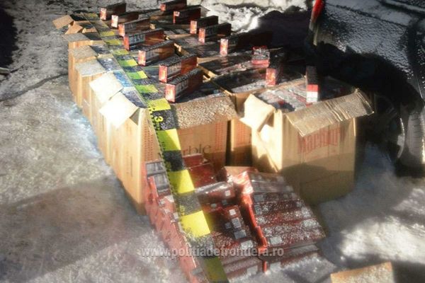 Focuri de armă, urmăriri în trafic şi aproximativ 8.000 de pachete cu țigări de contrabandă, depistate în județul Suceava