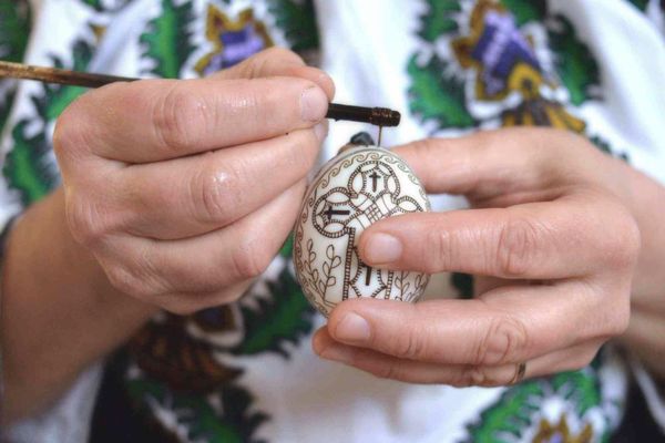 Tinerii de pe cele două maluri ale Prutului și din diaspora prezintă tradiții românești de Paști