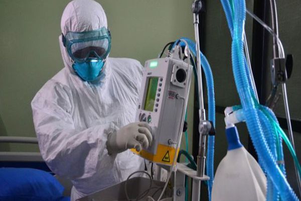 Medic infecționist: Dacă nu încetează atacurile la adresa personalului medical, nu va mai avea cine să trateze bolnavii COVID