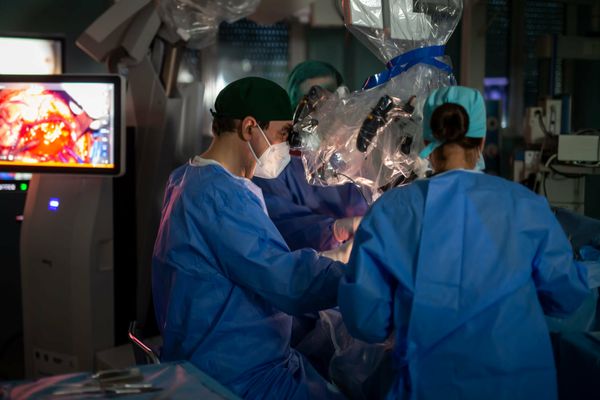 Studentă de 19 ani, transportată cu elicopterul la Iași și salvată din comă profundă după ce a fost operată de urgență pe creier