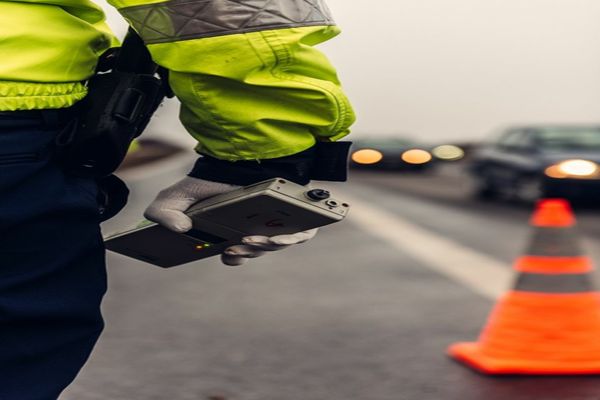 Dosar penal pentru un bărbat depistat băut la volan