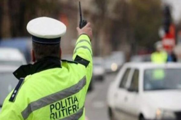 Trei persoane reținute și 17 dosare penale pentru conducere sub influența băuturilor alcoolice întocmite de polițiști în minivacanță
