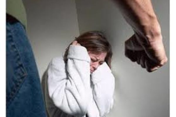 Trei ordine de protecție provizorii emise de polițiști într-o singură zi!