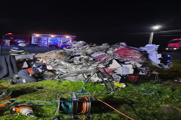 Trei tineri au murit într-un accident rutier la Poiana Stampei FOTO