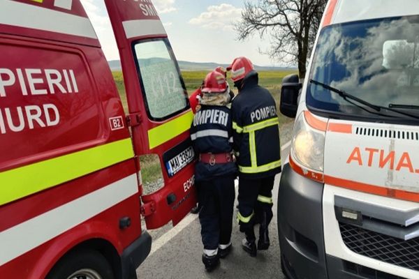 Accident produs de un șofer neatent din Botoșani! Trei persoane au ajuns la spital