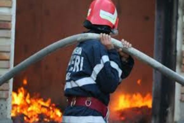 Incendiu la o garsonieră din Rădăuți! Proprietara a suferit atac de panică