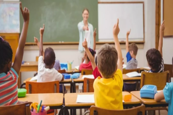 Elevii şi preşcolarii au reînceput cursurile! Excepție, cei în clasele terminale