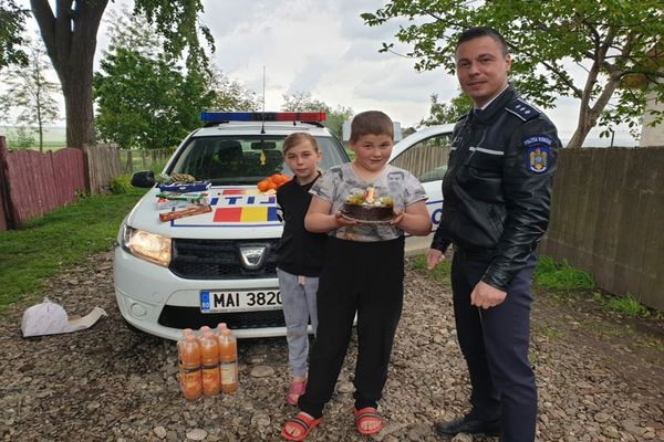 DE ZIUA COPILULUI SE ÎNTÂMPLĂ MINUNI....ȘI SÂNGELE DE POLIȚIST SE TRANSFORMĂ ÎN DULCIURI ȘI CADOURI