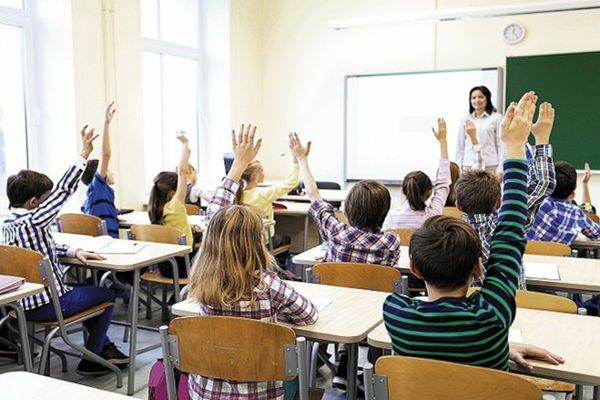 Se schimbă structura anului școlar - Elevii vor merge mai multe săptămâni la cursuri