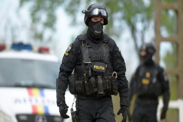 13 percheziții în trei județe la contrabandiști