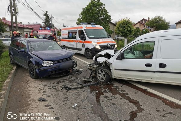 Accident rutier în Rădăuți. Două persane primesc îngrijiri medicale