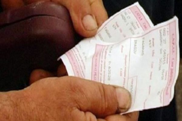 Anunț pentru pensionari! Cei care primesc banii pe card vor fi notificați pe mail