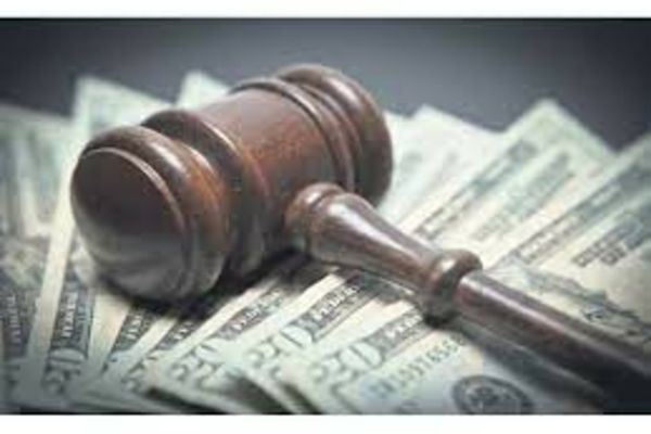 Capii mafiei permiselor de la Suceava, trimiși în judecată în stare de libertate