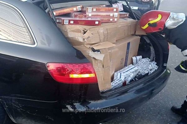 Accident între un microbuz și un autoturism plin cu ţigări de contrabandă, urmărit în trafic de poliţiştii de frontieră 
