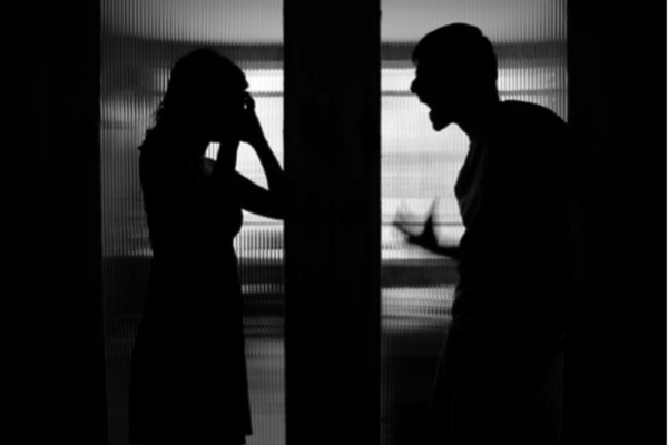 Cinci zile nu se mai poate apropia de familie! Ce a făcut bărbatul