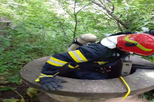 Femeie găsită fără suflare într-o fântână