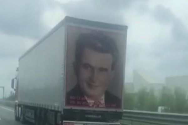 VIDEO viral cu un TIR înmatriculat în Suceava