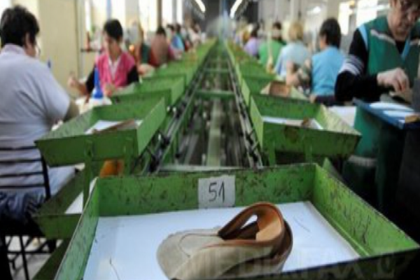 CULISELE STATULUI PARALEL. Cum a ajuns desculță fabrica de încălțăminte Clujana