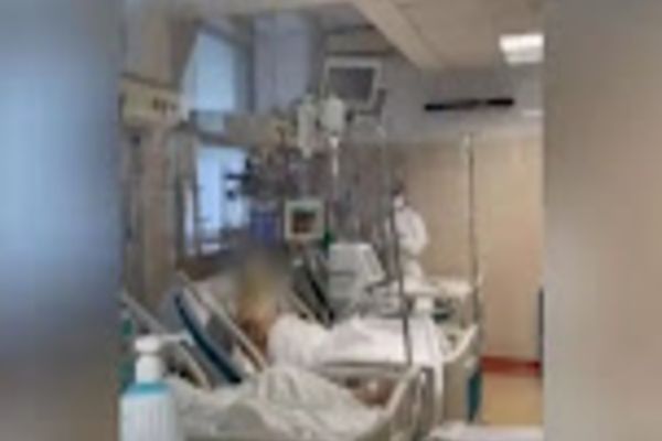 VIDEO - Imagini terifiante din secția de ATI de la Suceava - Medicii depun eforturi uriașe să mențină pacienții în viață