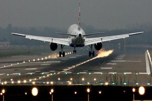 Zeci de zboruri spre și dinspre România au fost anulate