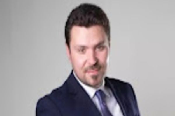 Primarul din Rădăuți explică de ce și-a editat pozele când s-a vaccinat anti-Covid