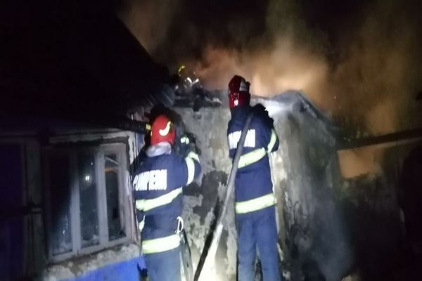 Incendiu la o gospodărie din Viișoara