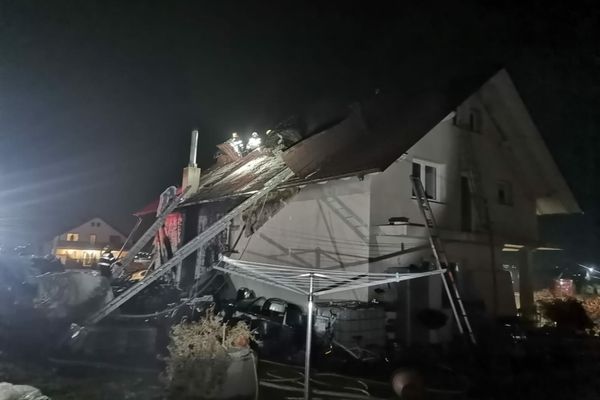 Locuință salvată de flăcări 