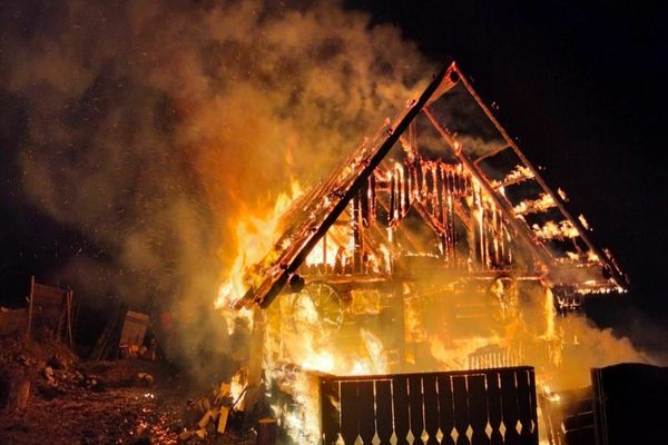 Incendiu violent în Cârlibaba