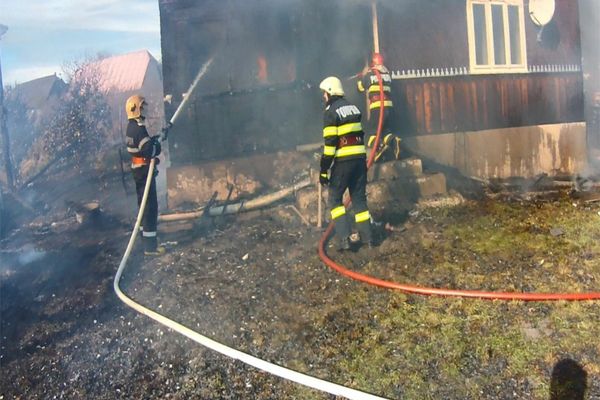 Incendiu la o gospodărie din Bălăceanca