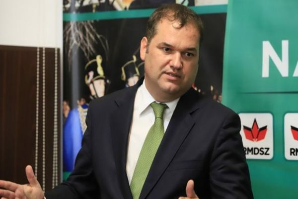 Ministrul Cseke Attila: Nu este vârful valului 4, cu 12.000 de infectări. Vom crește în continuare