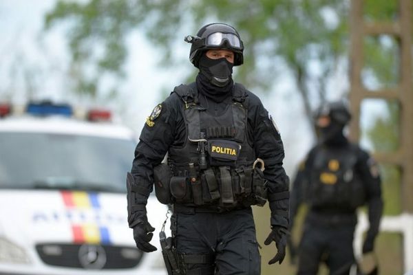 Percheziții pentru probarea unor infracțiuni de luare de mită