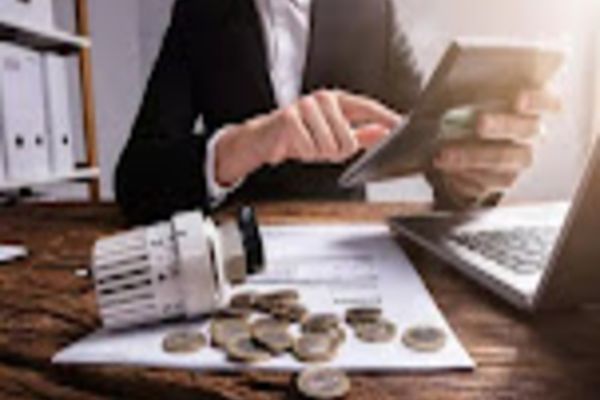 Topul scumpirilor în ultimul an. Energia electrică, gazele și combustibilii, cele mai mari creșteri