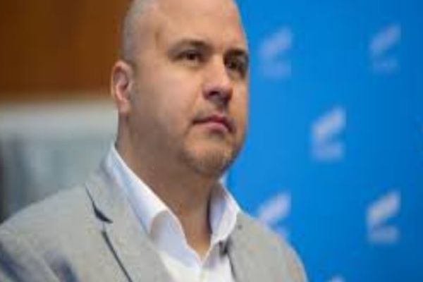 Mesajul lui Emanuel Ungureanu pentru Klaus Iohannis: ”Ești un blestem peste alte blesteme care au nenorocit România!”