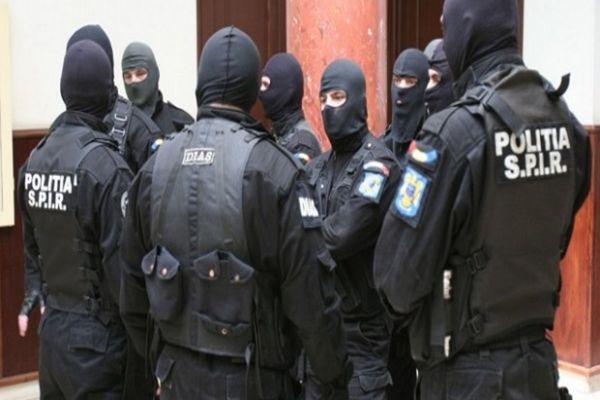 PERCHEZIȚII într-un dosar de constituire a unui grup infracțional organizat, corupție și fals! Vizați sunt funcționari publici!