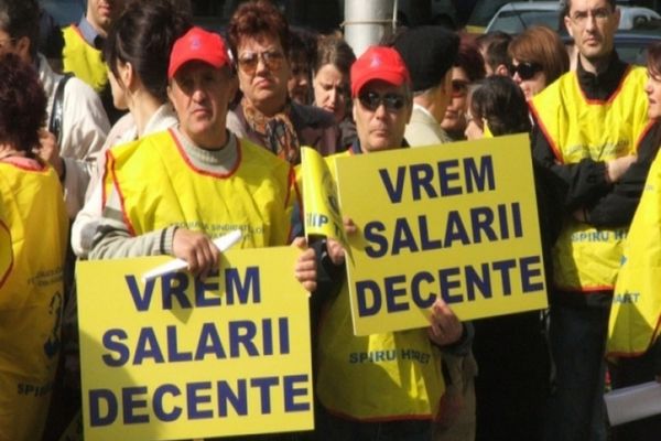 GUVERNUL a făcut un pas înapoi. Salariile profesorilor CRESC de la 1 IANUARIE cu 8%