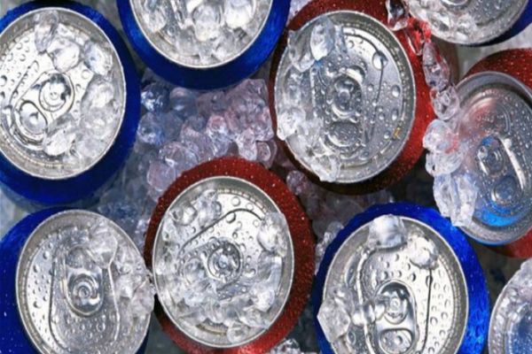 Otravă la cutie: Iată ce conţin, de fapt, energizantele şi ce efect au asupra sănătăţii