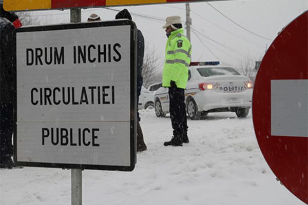 Circulația pe Transalpina a fost închisă în această seară