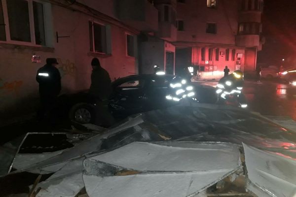 Codul portocaliu de vânt puternic face ravagii la Suceava - FOTO