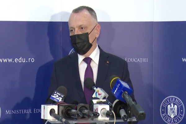 Sorin Cîmpeanu: Până la începutul săptămânii viitoare, vor fi livrate în şcoli 10 milioane de teste COVID