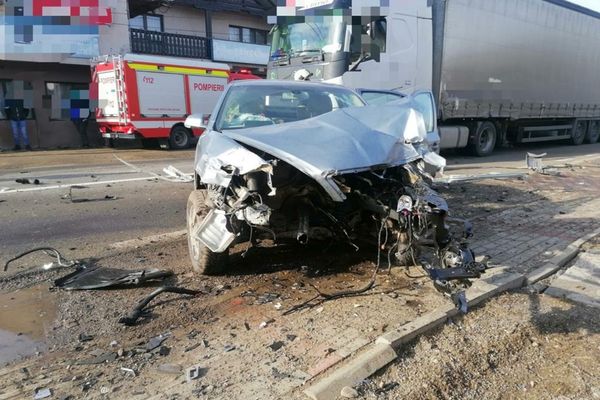 ACCIDENT pe un drum din Suceava! Traficul este blocat