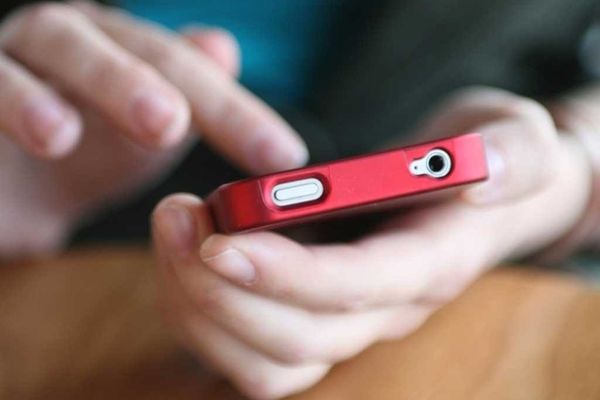 Convorbirile românilor pe rețelele de socializare și mesagerie ar putea fi interceptate de autorități