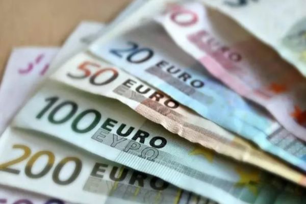 Diaspora salvează țara: Peste 5,6 miliarde de euro trimise acasă