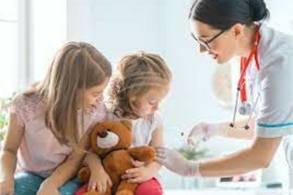 Avertismentul unui medic pentru părinții care nu cred în vaccinuri: „Rujeola sau tetanosul pot ucide”