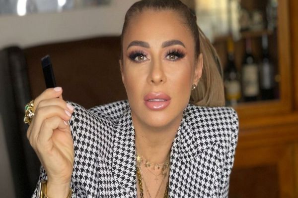 Amanta lui Reghe, făcută K.O. – PROSTUTUȚIE! Anamaria Prodan: Mi se întorc parinții în mormânt când văd ce a făcut din numele nostru acest om